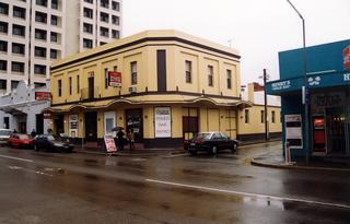 Lord Raglan Hotel - Accommodation in Surfers Paradise 0