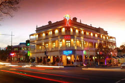 Regatta Hotel - Melbourne Tourism 1
