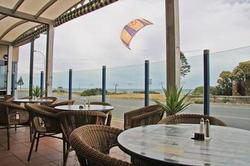 Henley Beach Hotel - Restaurant Guide 3