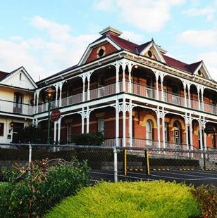 Old England Hotel - Accommodation Redcliffe