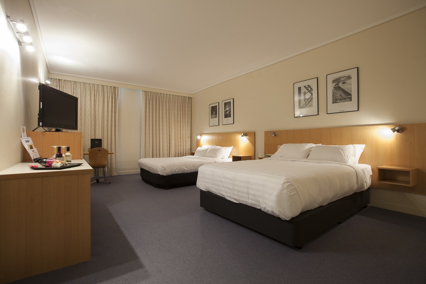 Dingley International Hotel - Accommodation Newcastle 2