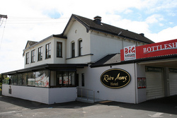 River Arms Hotel - Grafton Accommodation