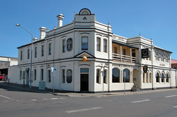 Alexander Hotel - Pubs and Clubs