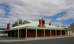 Huntington Tavern - Accommodation QLD