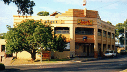 Royal Hotel Drouin - Accommodation Redcliffe