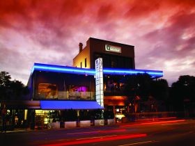 Chalk Hotel - Nambucca Heads Accommodation