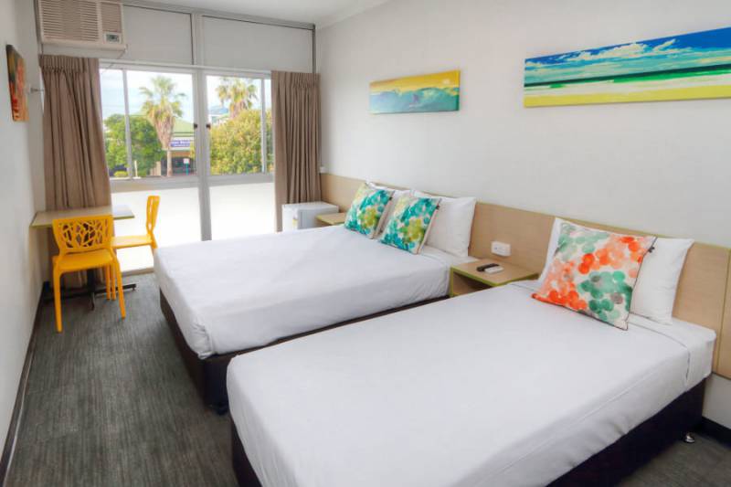 Palm Beach Hotel - Accommodation Gladstone