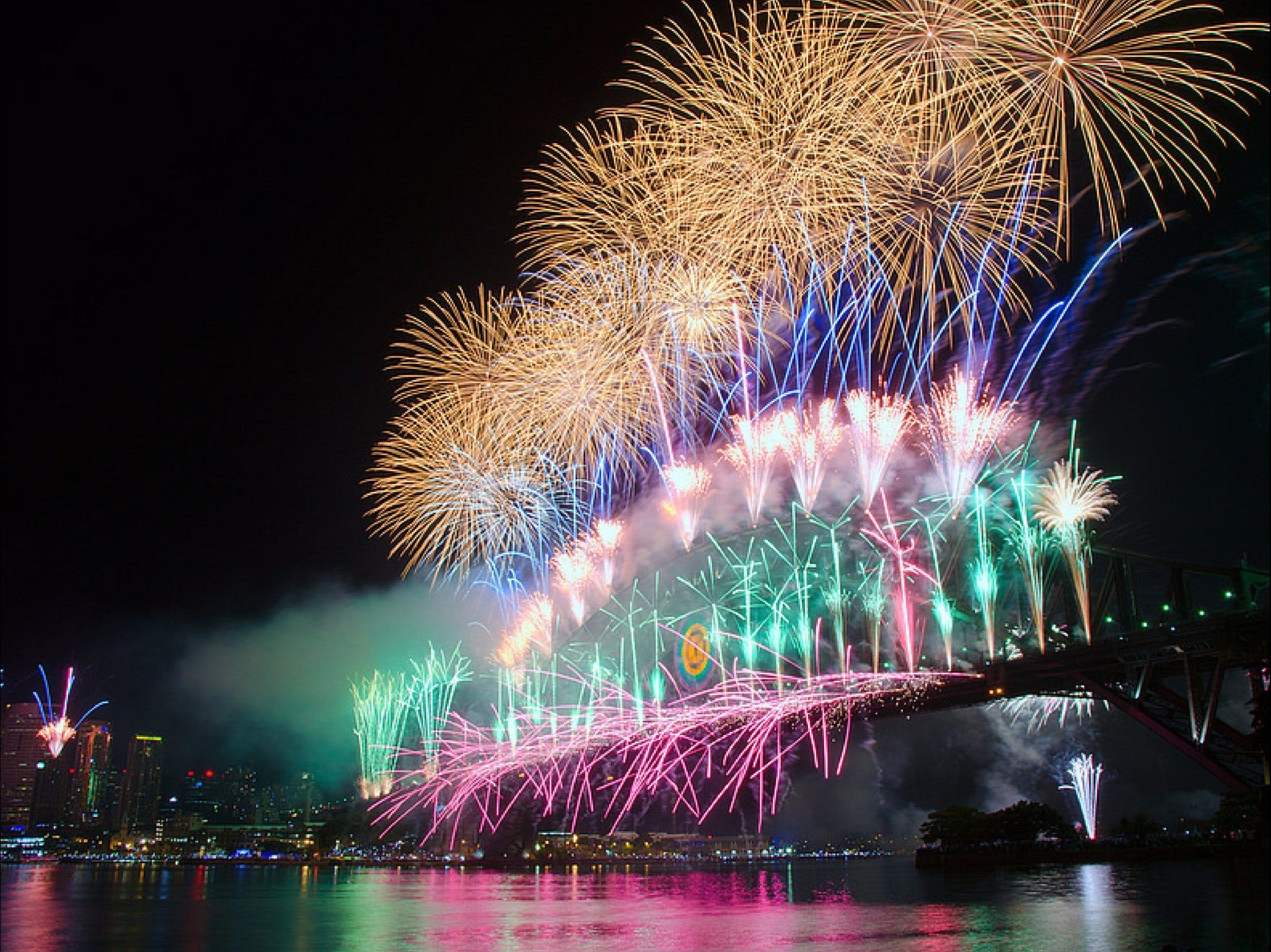 New Years Eve Cruise Sydney Harbour with Vagabond Cruises - Pubs and Clubs