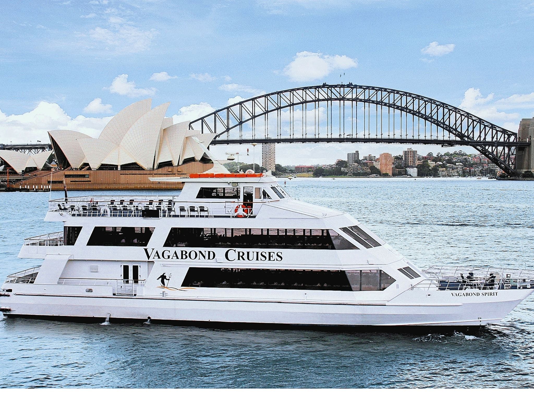 Melbourne Cup Lunch Cruise with Vagabond Cruises - Pubs and Clubs