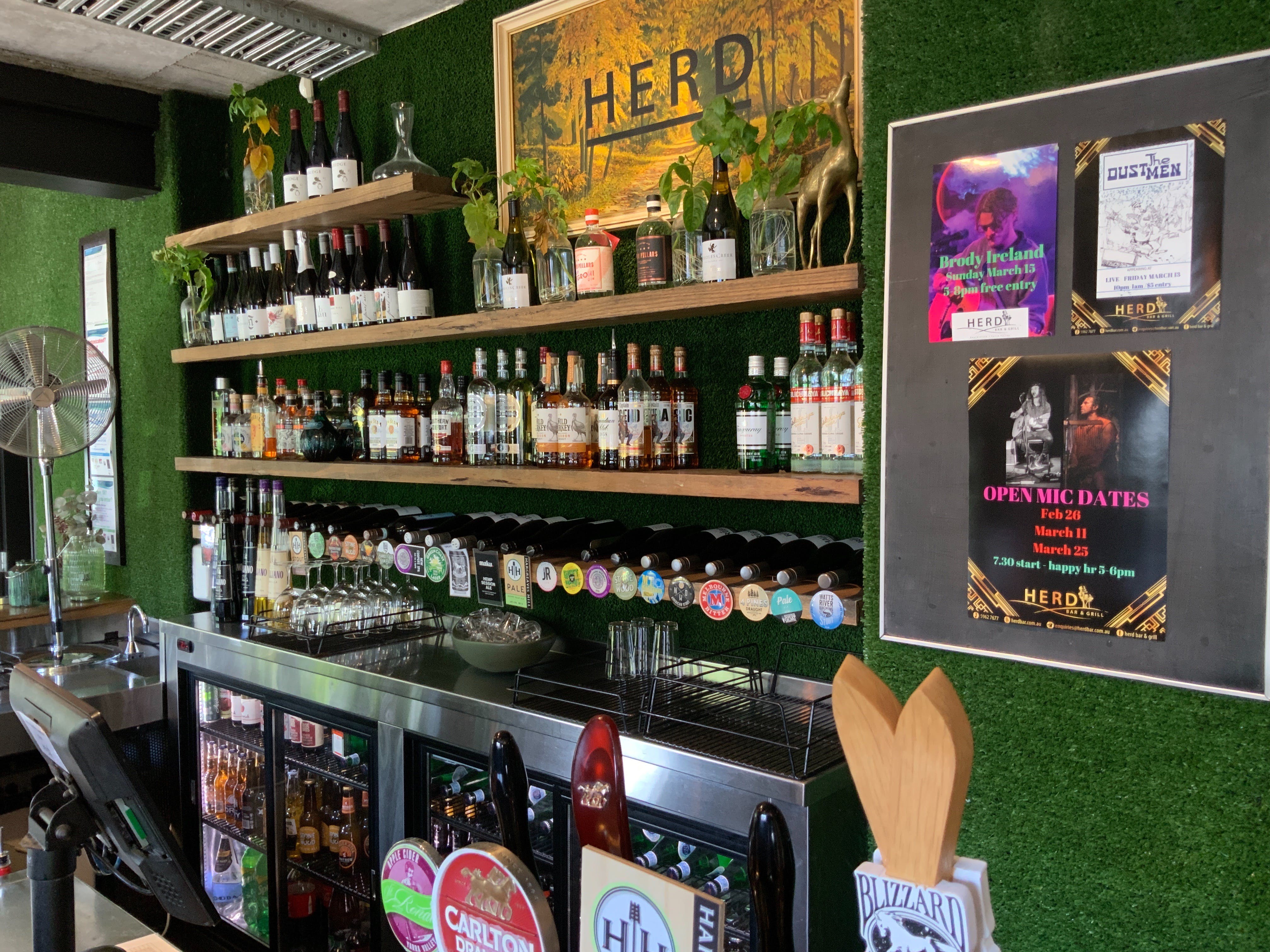 Open Mic at Herd Bar and Grill - Melbourne Tourism
