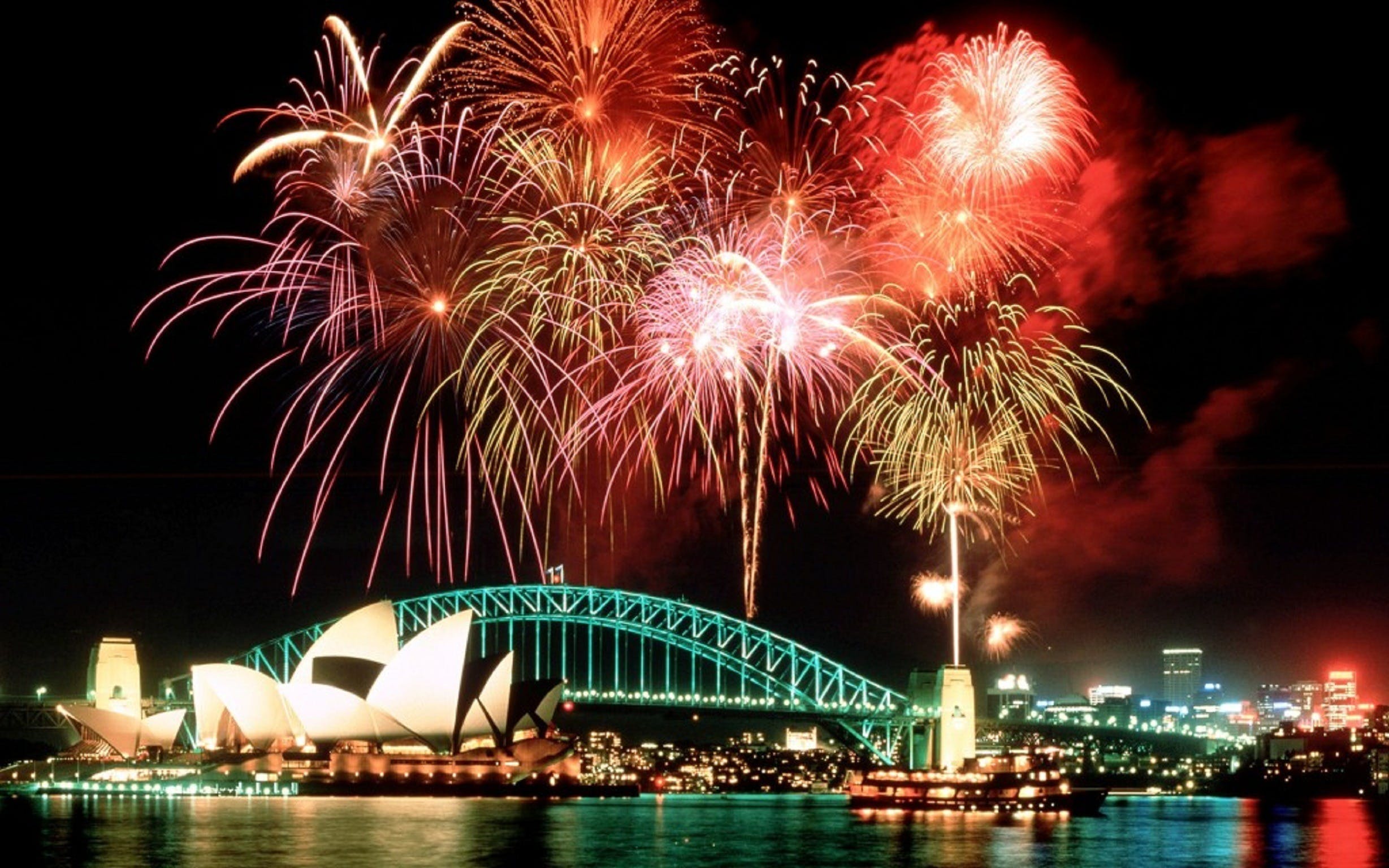 New Year's Eve Fireworks Cruise: Sydney Showboats - thumb 2