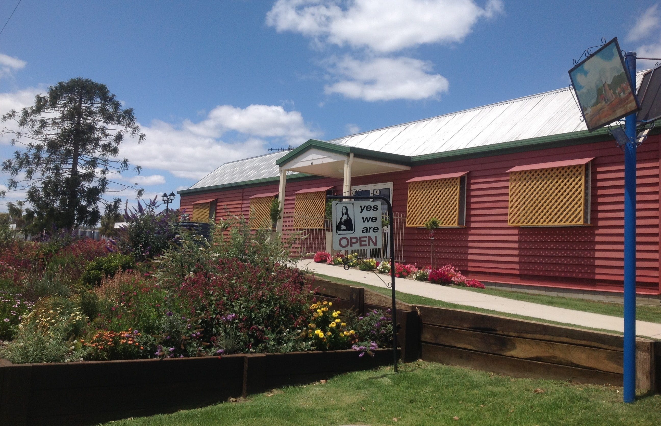 Wondai Country Markets - Pubs and Clubs